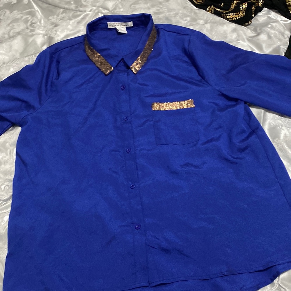 Blue blouse nice color with pocket bag with gold color